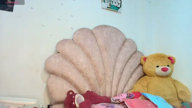 Snapshot of charlotte_walker1 chatting on 03/20/26, 09:52 charlotte walker1 online show from 03/20/26, 09:52