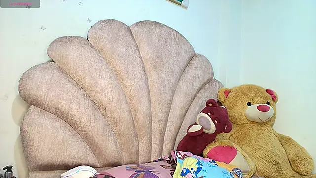 Snapshot of charlotte_walker1 chatting on 03/24/26, 12:04 charlotte walker1 online show from 03/24/26, 12:04