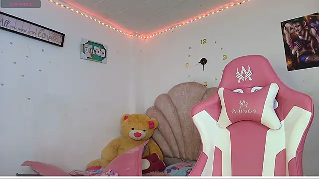 Snapshot of charlotte_walker1 chatting on 04/22/26, 10:22 charlotte walker1 online show from 04/22/26, 10:22