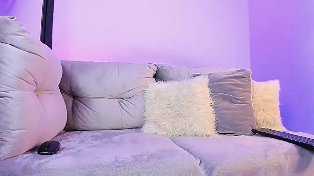 Snapshot of AshtonnSummer chatting on 11/21/25, 09:13 AshtonnSummer online show from 11/21/25, 09:13