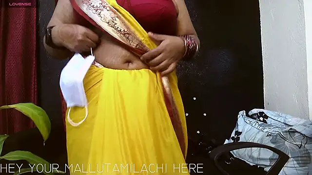 Snapshot of mallutamizhachi chatting on 10/21/25, 01:39 mallutamizhachi online show from 10/21/25, 01:39