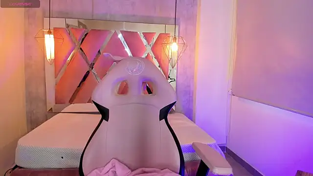 Snapshot of adara_evanss chatting on 10/27/25, 09:08 adara evanss online show from 10/27/25, 09:08