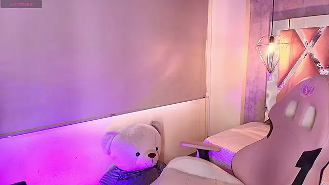 Snapshot of adara_evanss chatting on 11/25/25, 06:30 adara evanss online show from 11/25/25, 06:30