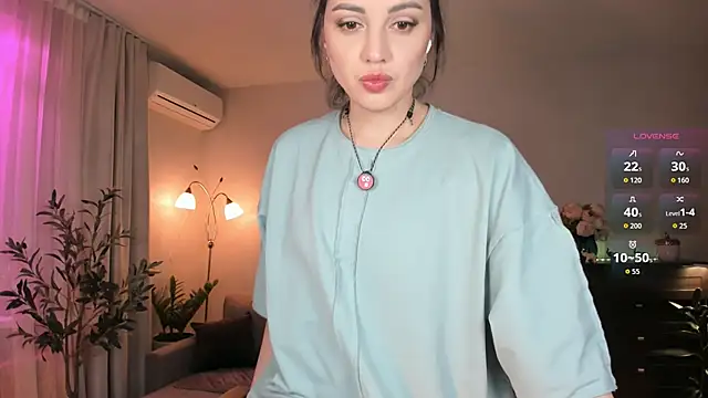 Snapshot of Viki_Bellson chatting on 05/22/26, 07:30 Viki Bellson online show from 05/22/26, 07:30