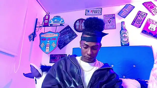 Snapshot of lili_roussi chatting on 11/15/25, 12:41 lili roussi online show from 11/15/25, 12:41