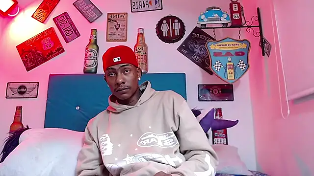 Snapshot of lili_roussi chatting on 11/21/25, 12:43 lili roussi online show from 11/21/25, 12:43