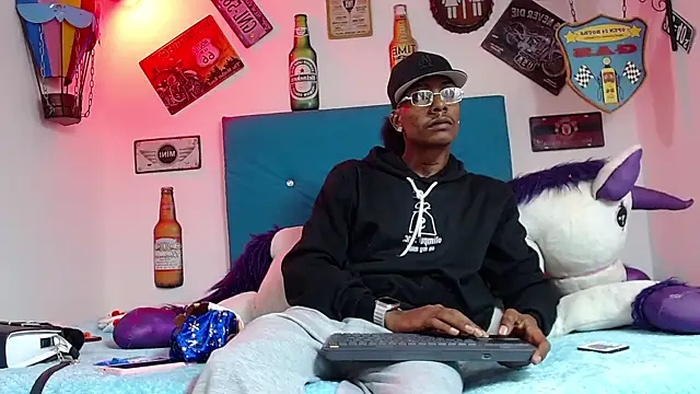 Snapshot of lili_roussi chatting on 12/18/25, 09:32 lili roussi online show from 12/18/25, 09:32