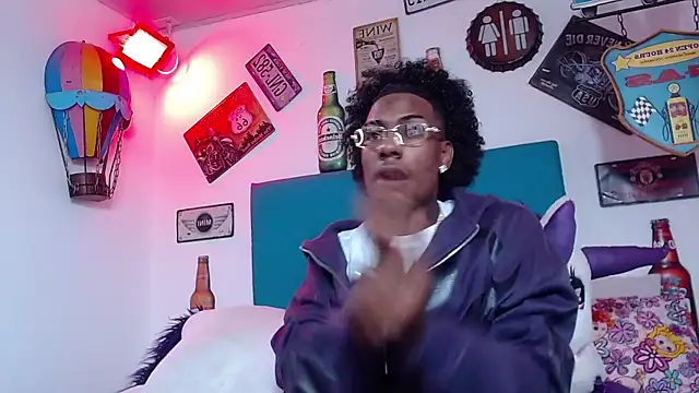 Snapshot of lili_roussi chatting on 12/20/25, 10:17 lili roussi online show from 12/20/25, 10:17