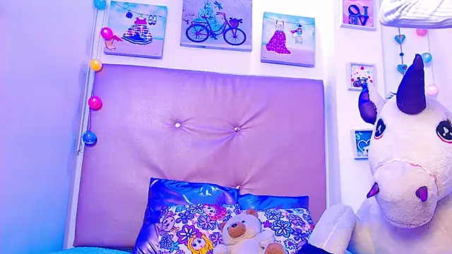 Snapshot of lili_roussi chatting on 04/14/26, 08:04 lili roussi online show from 04/14/26, 08:04