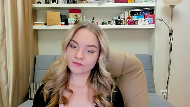 Snapshot of Kara_Smith_ chatting on 12/28/24, 10:13 Kara Smith online show from 12/28/24, 10:13