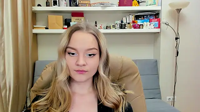 Snapshot of Kara_Smith_ chatting on 01/10/25, 12:27 Kara Smith online show from 01/10/25, 12:27