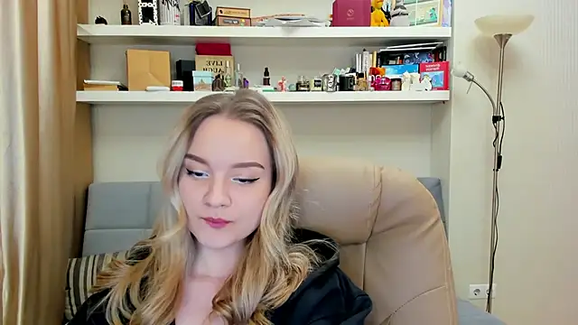 Snapshot of Kara_Smith_ chatting on 01/15/25, 11:19 Kara Smith online show from 01/15/25, 11:19