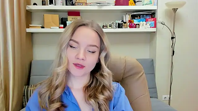 Snapshot of Kara_Smith_ chatting on 01/18/25, 10:39 Kara Smith online show from 01/18/25, 10:39