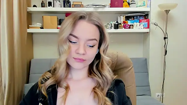 Snapshot of Kara_Smith_ chatting on 02/07/25, 11:45 Kara Smith online show from 02/07/25, 11:45