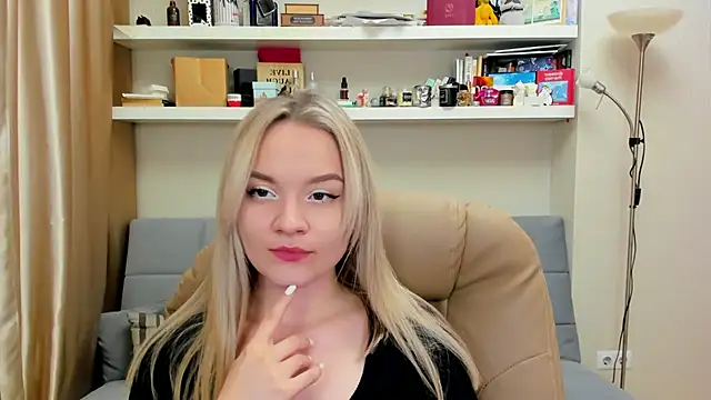 Snapshot of Kara_Smith_ chatting on 02/09/25, 10:11 Kara Smith online show from 02/09/25, 10:11