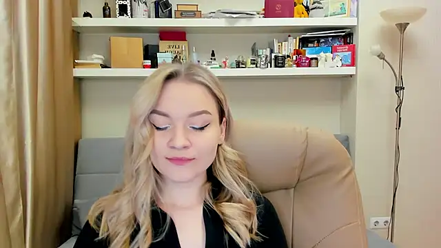 Snapshot of Kara_Smith_ chatting on 03/07/25, 12:26 Kara Smith online show from 03/07/25, 12:26