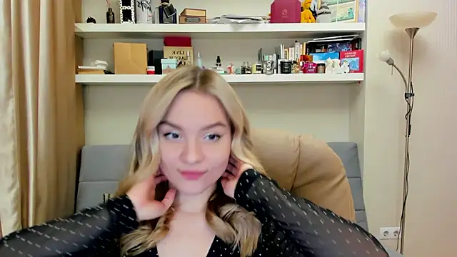 Snapshot of Kara_Smith_ chatting on 03/08/25, 11:49 Kara Smith online show from 03/08/25, 11:49