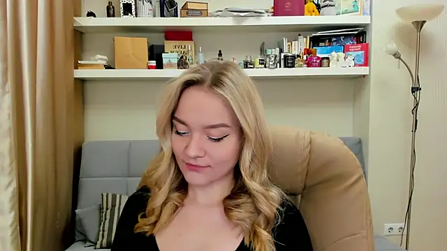 Snapshot of Kara_Smith_ chatting on 03/09/25, 11:14 Kara Smith online show from 03/09/25, 11:14