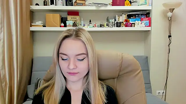 Snapshot of Kara_Smith_ chatting on 03/16/25, 12:12 Kara Smith online show from 03/16/25, 12:12