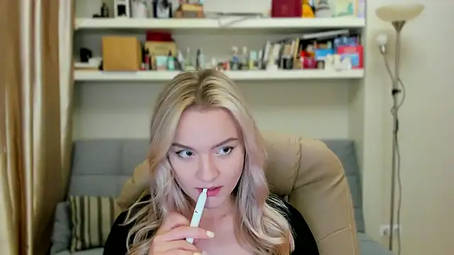 Snapshot of Kara_Smith_ chatting on 09/11/25, 11:27 Kara Smith online show from 09/11/25, 11:27