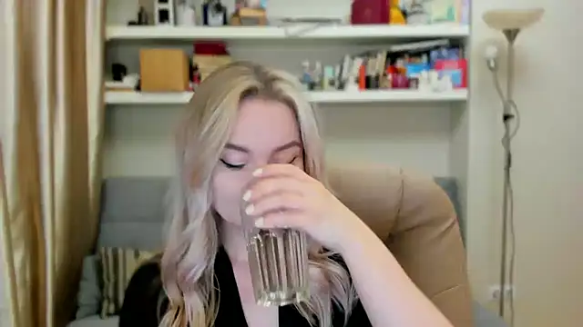 Snapshot of Kara_Smith_ chatting on 09/12/25, 10:10 Kara Smith online show from 09/12/25, 10:10