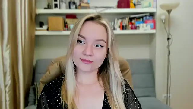 Snapshot of Kara_Smith_ chatting on 09/18/25, 10:01 Kara Smith online show from 09/18/25, 10:01