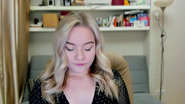 Snapshot of Kara_Smith_ chatting on 10/03/25, 09:01 Kara Smith online show from 10/03/25, 09:01