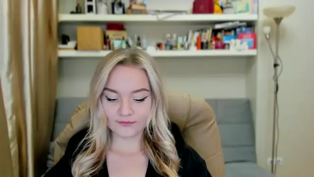 Snapshot of Kara_Smith_ chatting on 10/09/25, 10:41 Kara Smith online show from 10/09/25, 10:41