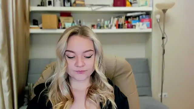 Snapshot of Kara_Smith_ chatting on 10/23/25, 10:52 Kara Smith online show from 10/23/25, 10:52