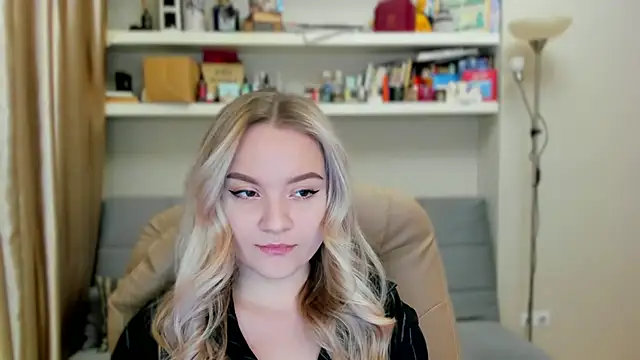 Snapshot of Kara_Smith_ chatting on 11/01/25, 11:07 Kara Smith online show from 11/01/25, 11:07