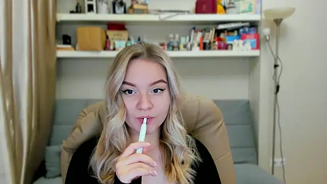 Snapshot of Kara_Smith_ chatting on 11/14/25, 01:26 Kara Smith online show from 11/14/25, 01:26