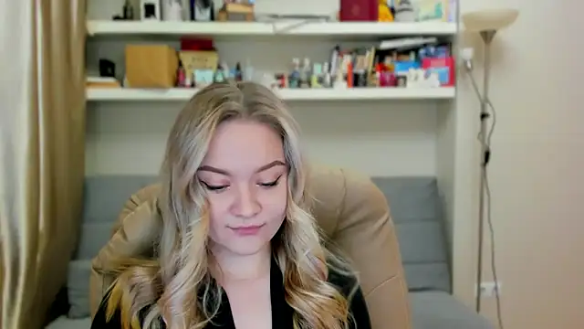 Snapshot of Kara_Smith_ chatting on 11/15/25, 11:10 Kara Smith online show from 11/15/25, 11:10