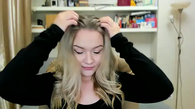 Snapshot of Kara_Smith_ chatting on 11/30/25, 10:58 Kara Smith online show from 11/30/25, 10:58