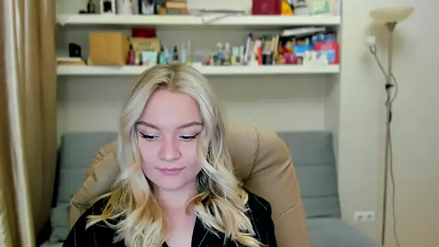 Snapshot of Kara_Smith_ chatting on 12/03/25, 11:58 Kara Smith online show from 12/03/25, 11:58