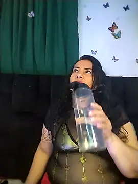 Snapshot of AlexaNovoa_ chatting on 05/05/26, 01:24 AlexaNovoa online show from 05/05/26, 01:24