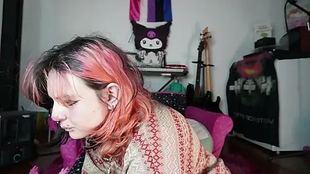 Snapshot of Devil_And_Princess chatting on 10/02/25, 03:24 Devil And Princess online show from 10/02/25, 03:24