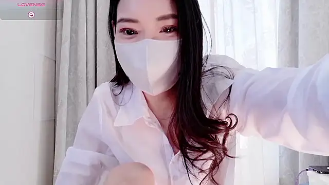 Snapshot of ___ANNA chatting on 04/26/26, 12:19 ANNA online show from 04/26/26, 12:19