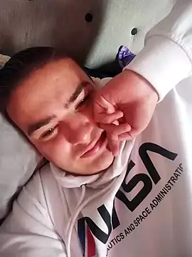 Snapshot of Andy-rtg chatting on 10/25/25, 08:36 Andy-rtg online show from 10/25/25, 08:36