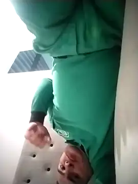 Snapshot of Andy-rtg chatting on 11/11/25, 01:49 Andy-rtg online show from 11/11/25, 01:49