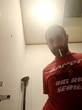 Snapshot of mayg chatting on 01/14/26, 07:47 mayg online show from 01/14/26, 07:47