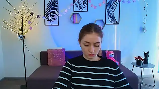 Snapshot of LilyHaart chatting on 03/16/25, 06:42 LilyHaart online show from 03/16/25, 06:42