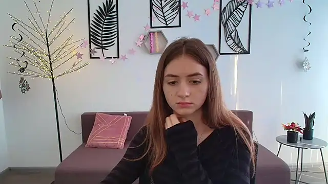 Snapshot of LilyHaart chatting on 03/18/25, 06:36 LilyHaart online show from 03/18/25, 06:36