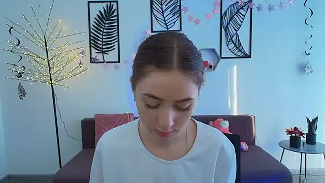 Snapshot of LilyHaart chatting on 03/23/25, 06:37 LilyHaart online show from 03/23/25, 06:37