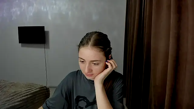 Snapshot of LilyHaart chatting on 10/15/25, 04:12 LilyHaart online show from 10/15/25, 04:12