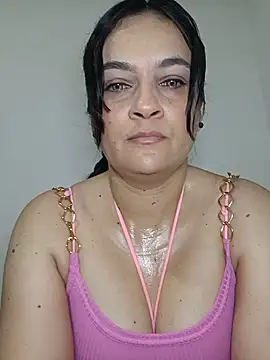 Snapshot of megan_milf79 chatting on 07/08/26, 03:27 megan milf79 online show from 07/08/26, 03:27