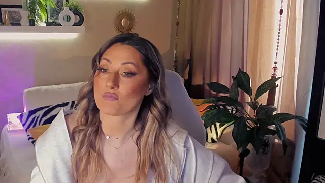 SarahAlluring online show from 05/13/26, 06:33