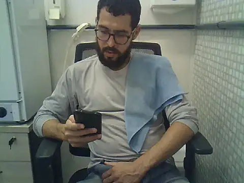 Snapshot of pdasgyn chatting on 05/07/26, 04:45 pdasgyn online show from 05/07/26, 04:45