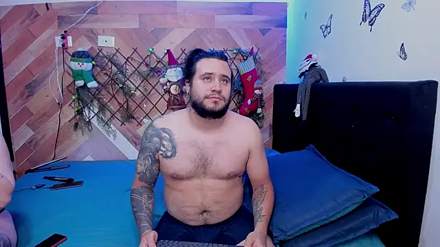 Snapshot of EmilyandChristianTattoos chatting on 12/20/25, 12:29 EmilyandChristianTattoos online show from 12/20/25, 12:29