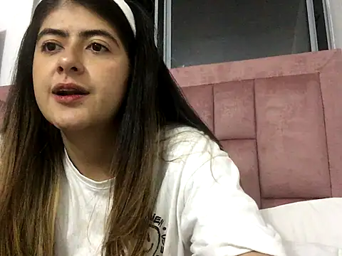 Snapshot of skyler1195 chatting on 11/24/25, 11:59 skyler1195 online show from 11/24/25, 11:59