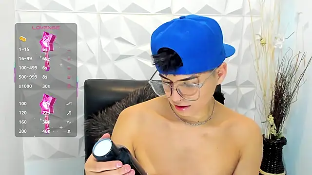 Snapshot of Sam_Daves chatting on 11/02/25, 01:02 Sam Daves online show from 11/02/25, 01:02